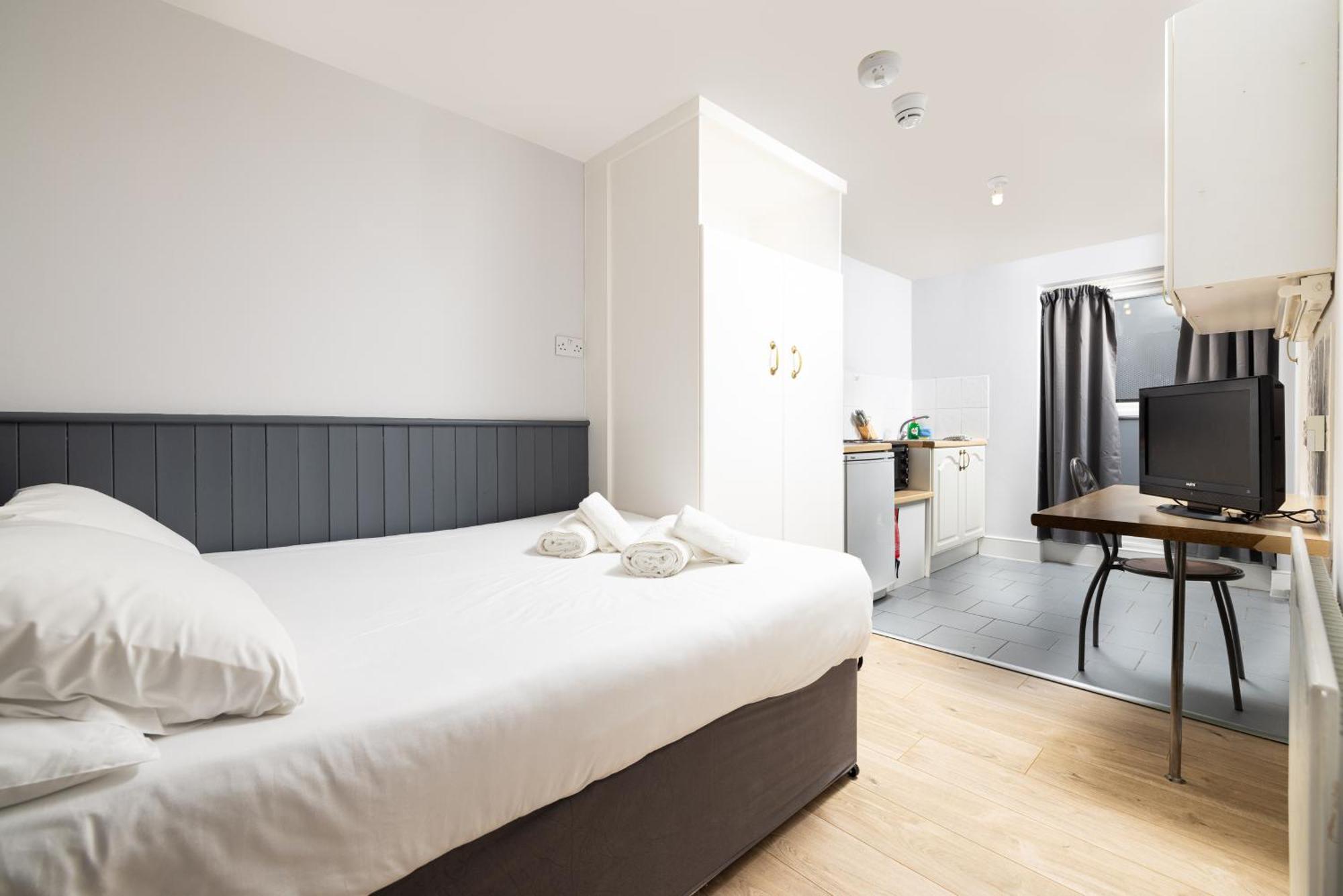 Charmstay Swiss Apartment London