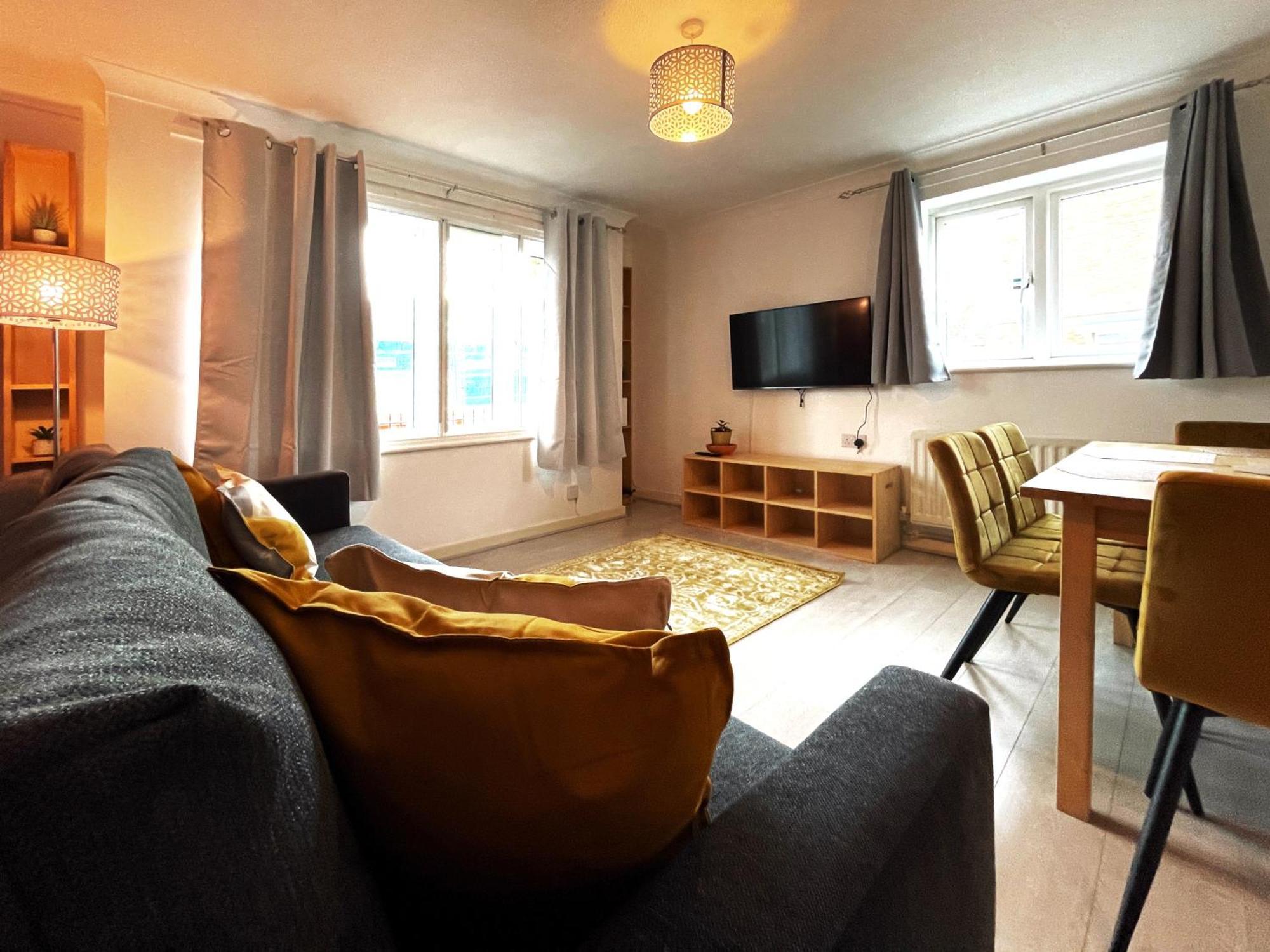 Rebecca Place At Whitechapel - 2 Double Beds, 1 Sofa Bed, Max 5 People * London