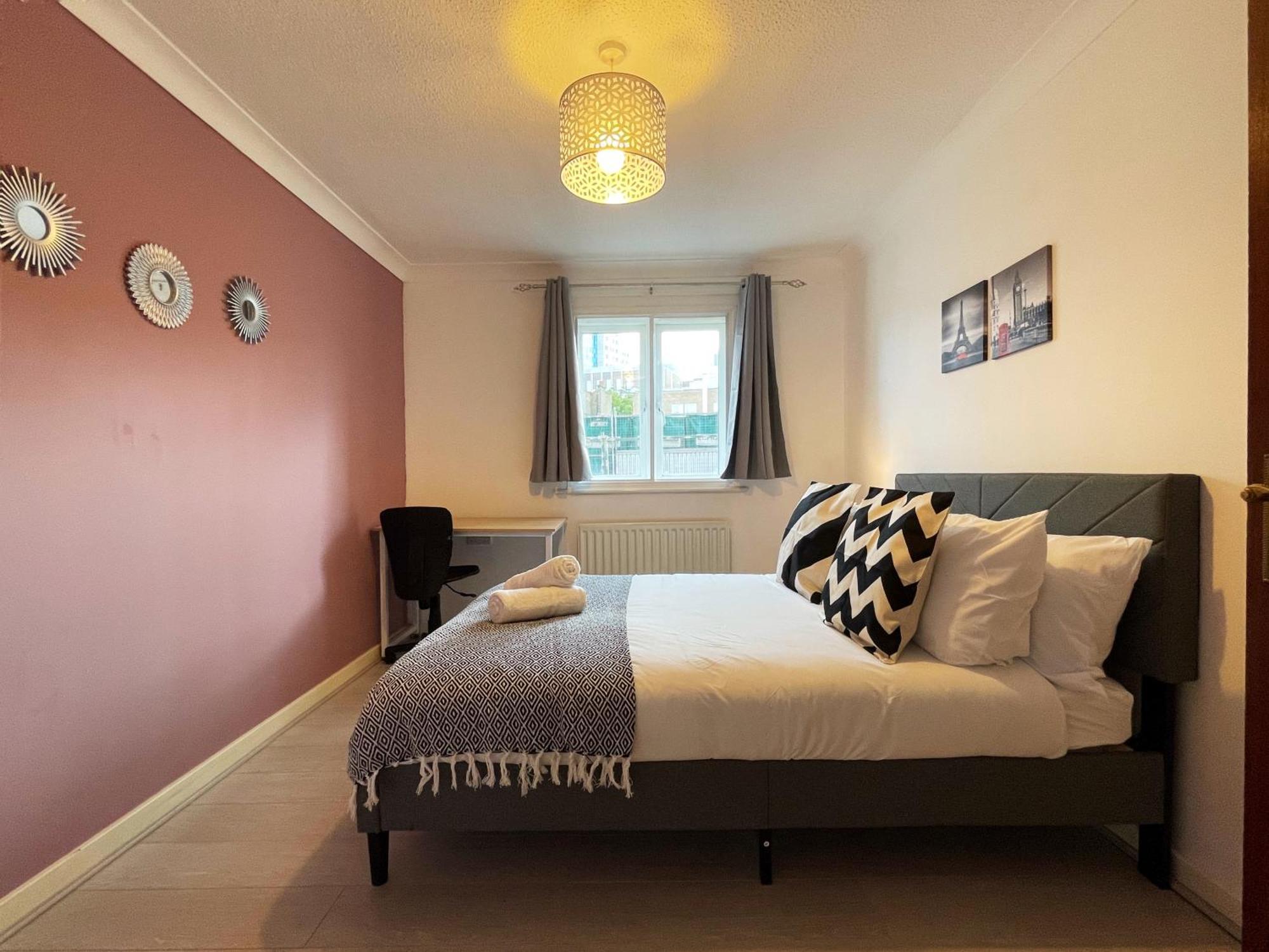 Apartment Rebecca Place At Whitechapel - 2 Double Beds, 1 Sofa Bed, Max 5 People *