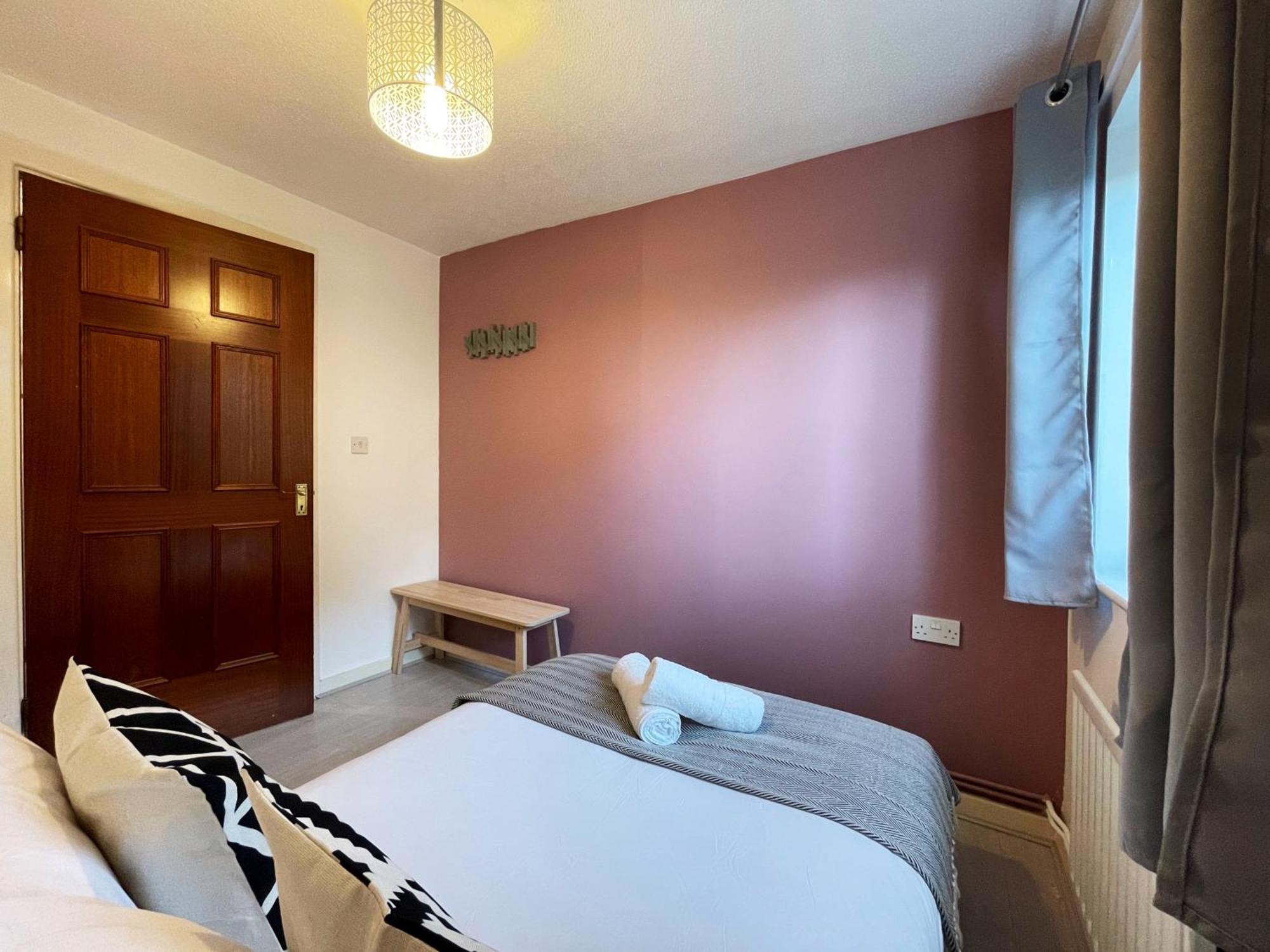 Rebecca Place At Whitechapel - 2 Double Beds, 1 Sofa Bed, Max 5 People Apartment *