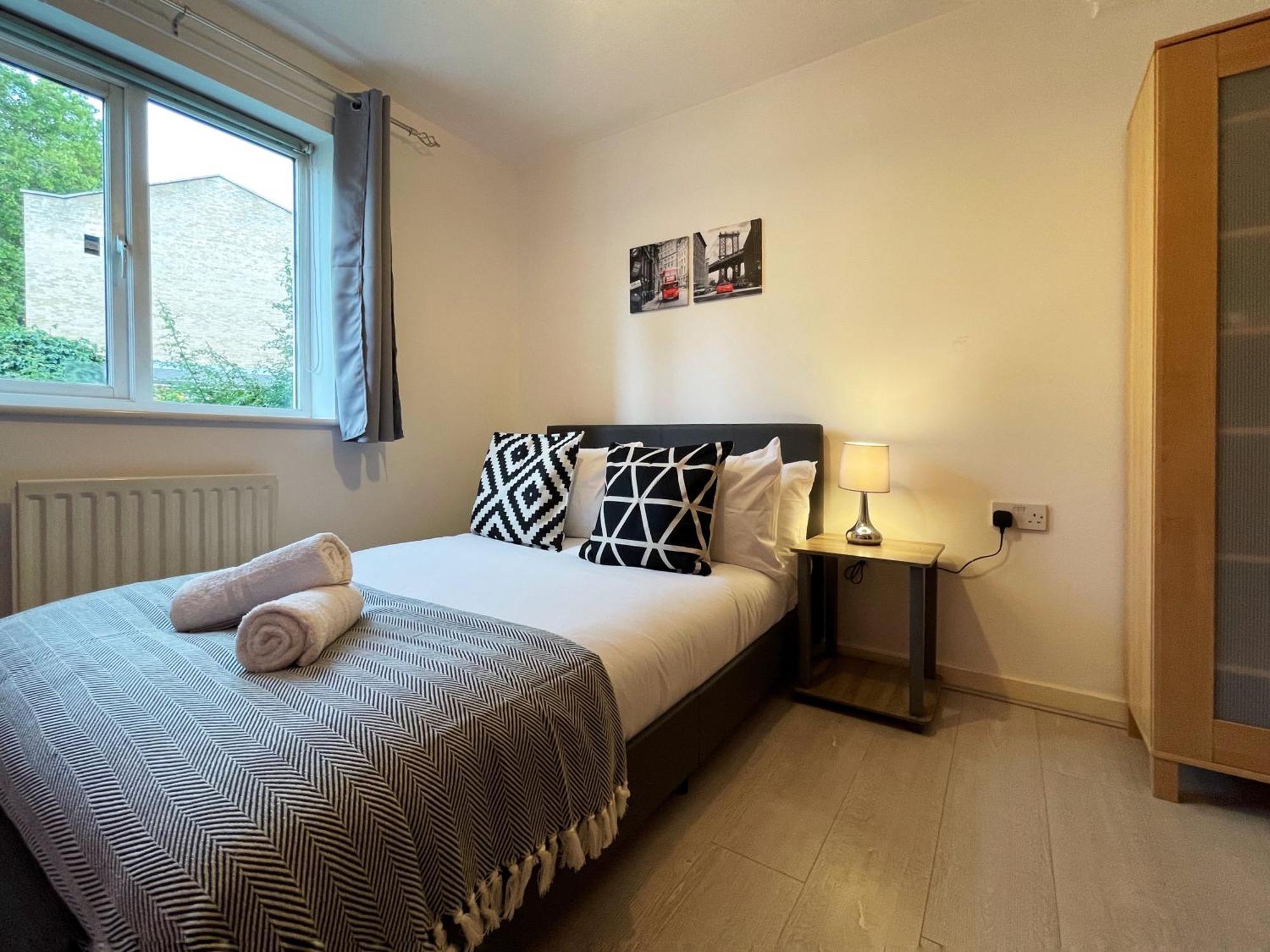 Apartment Rebecca Place At Whitechapel - 2 Double Beds, 1 Sofa Bed, Max 5 People London
