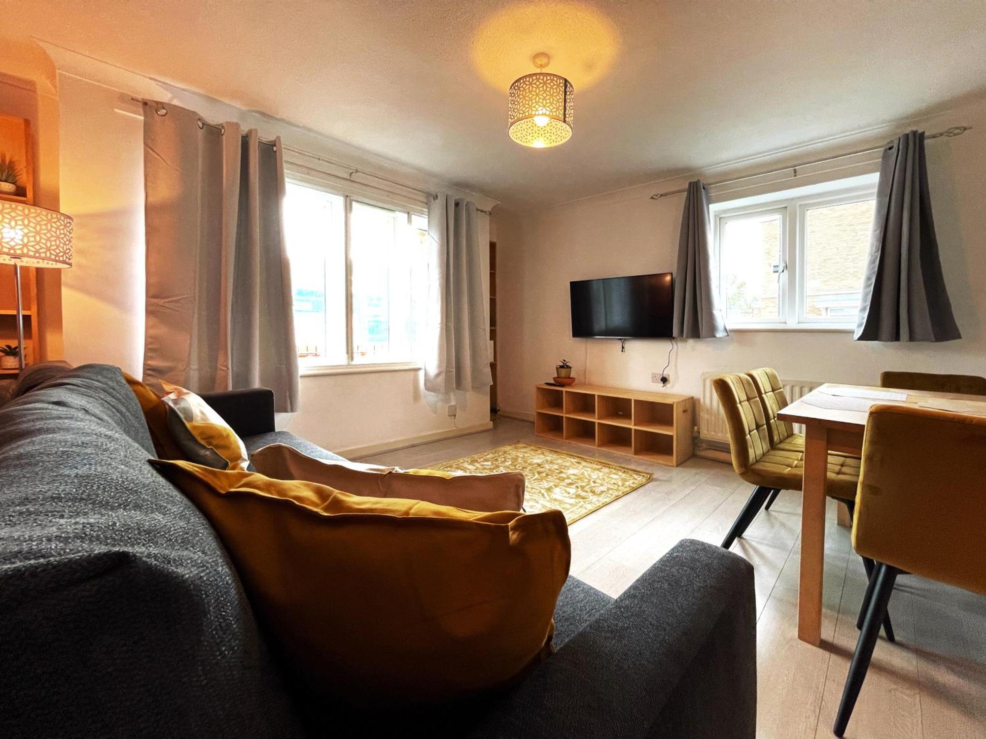 Apartment Rebecca Place At Whitechapel - 2 Double Beds, 1 Sofa Bed, Max 5 People