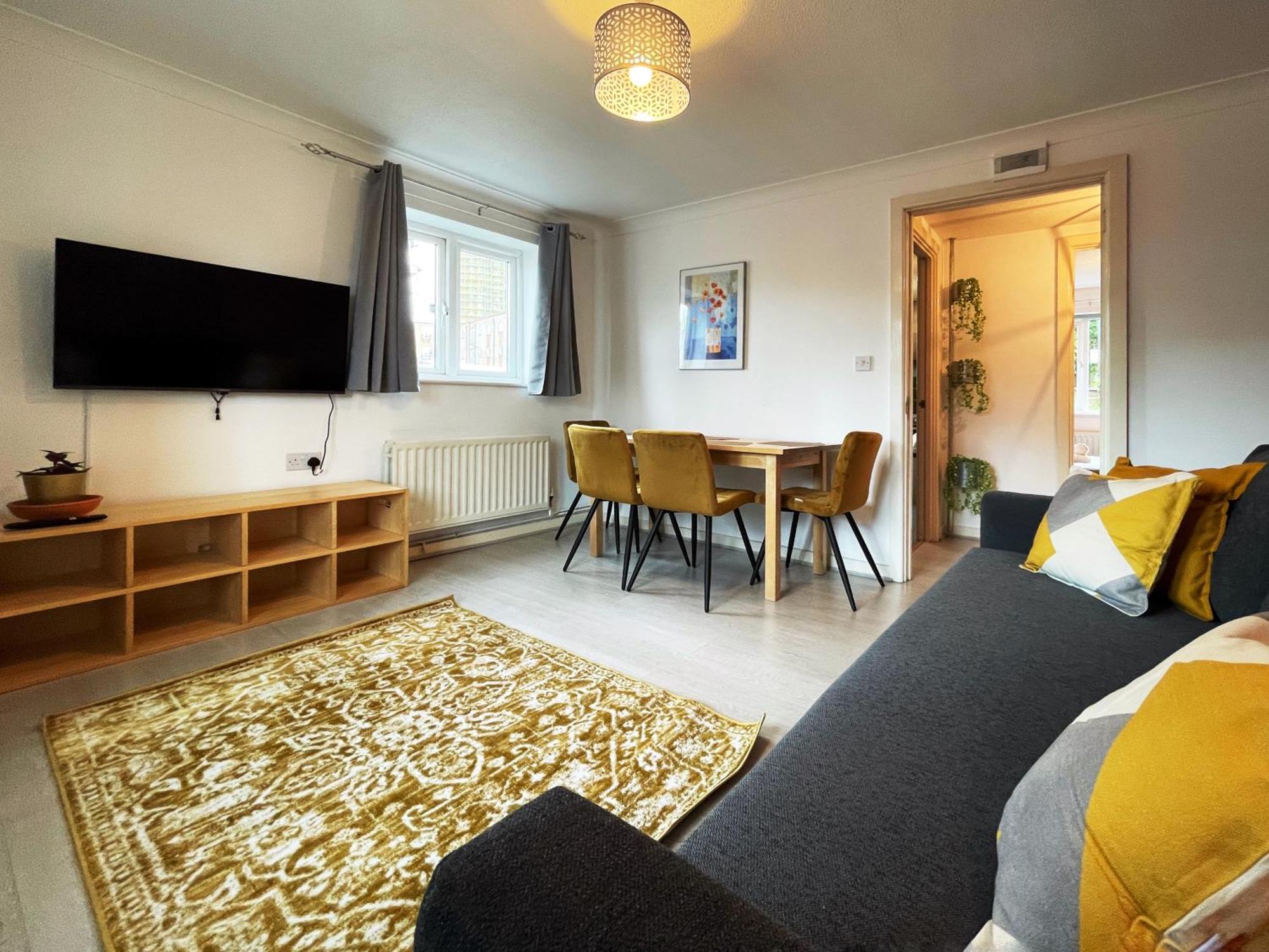Rebecca Place At Whitechapel - 2 Double Beds, 1 Sofa Bed, Max 5 People London
