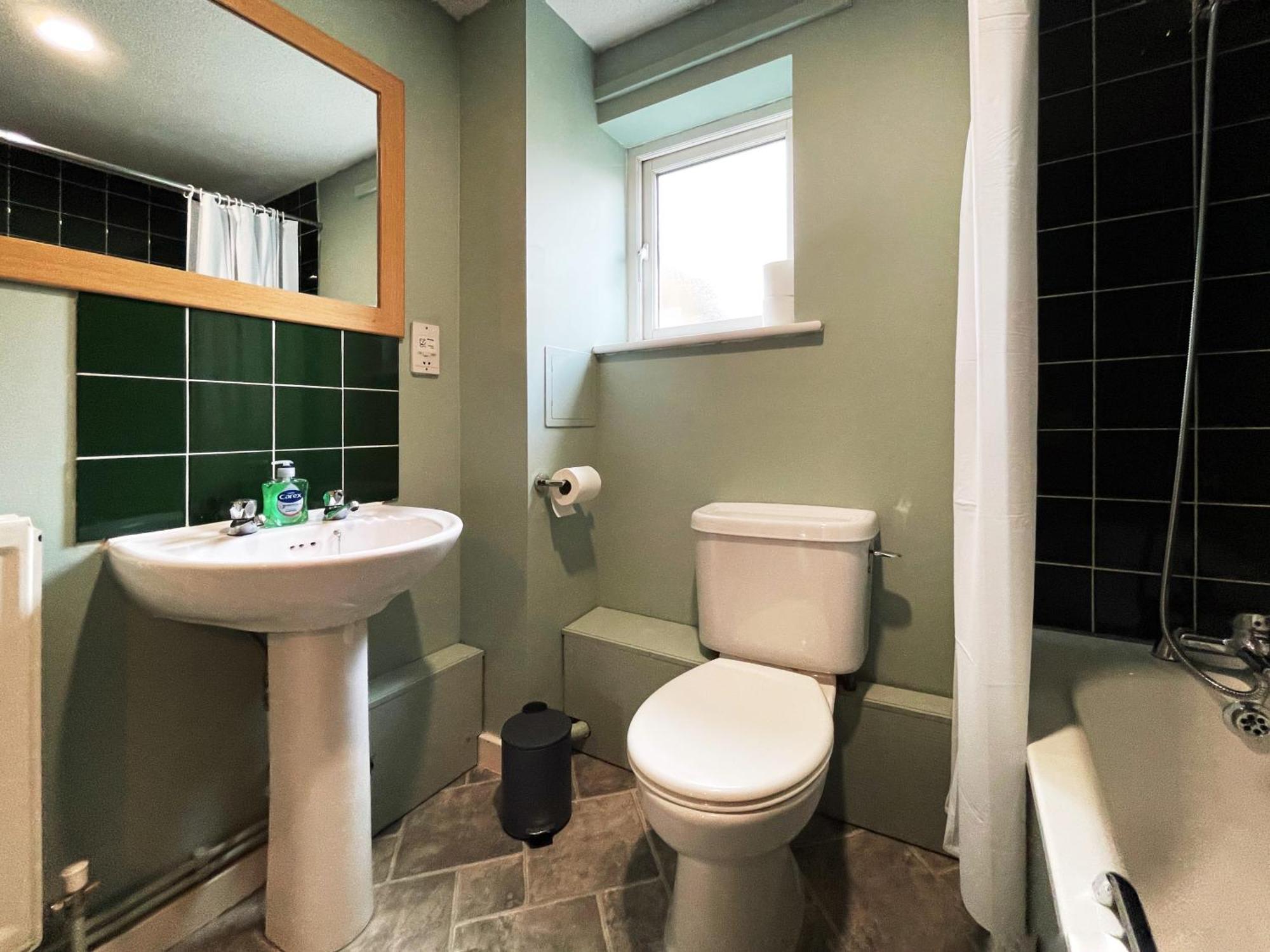 Apartment Rebecca Place At Whitechapel - 2 Double Beds, 1 Sofa Bed, Max 5 People