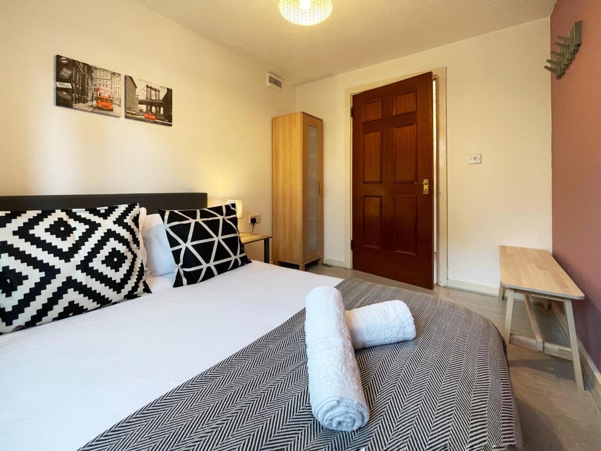 Rebecca Place At Whitechapel - 2 Double Beds, 1 Sofa Bed, Max 5 People London