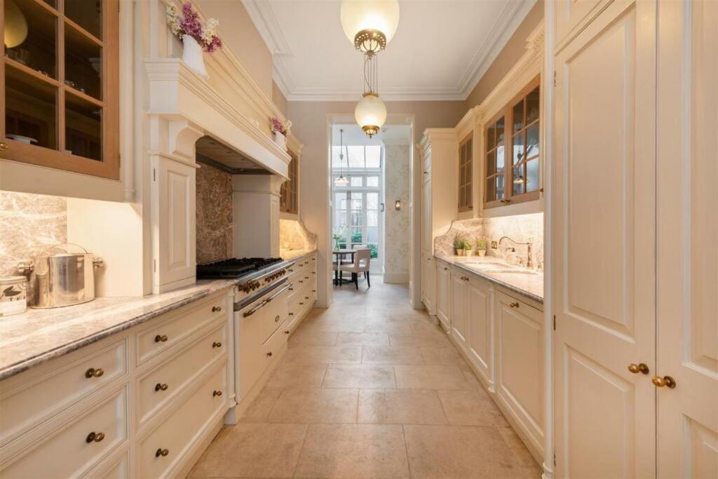 Leilighet Elegantly Designed Belgravia Townhouse *