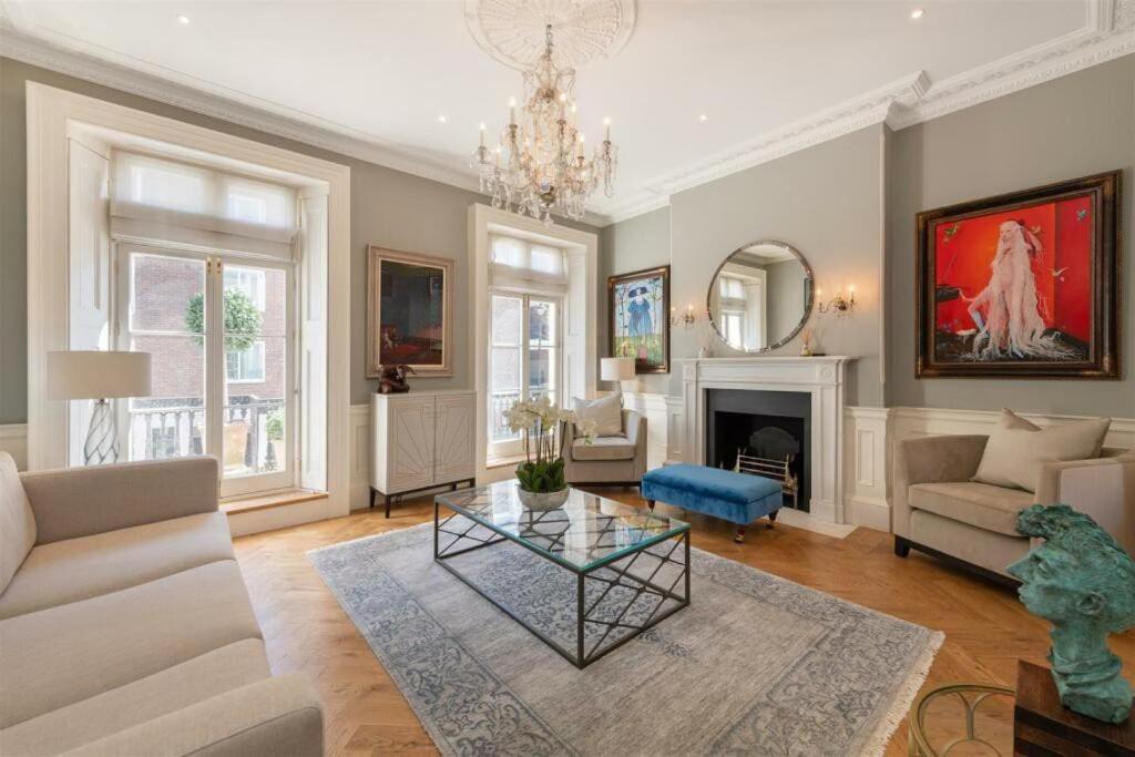 Elegantly Designed Belgravia Townhouse Leilighet