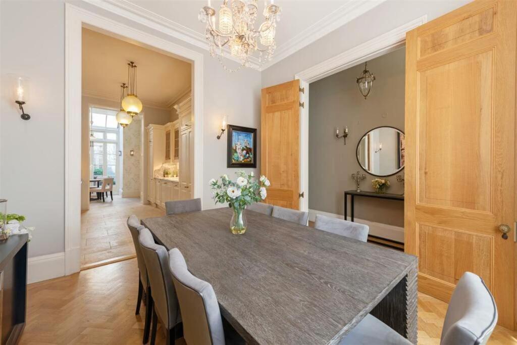 Leilighet Elegantly Designed Belgravia Townhouse London