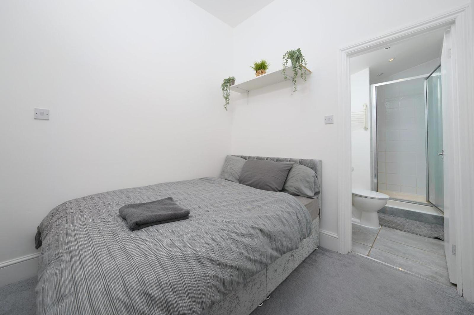Modern 4-bedroom In Fulham, Apartment London
