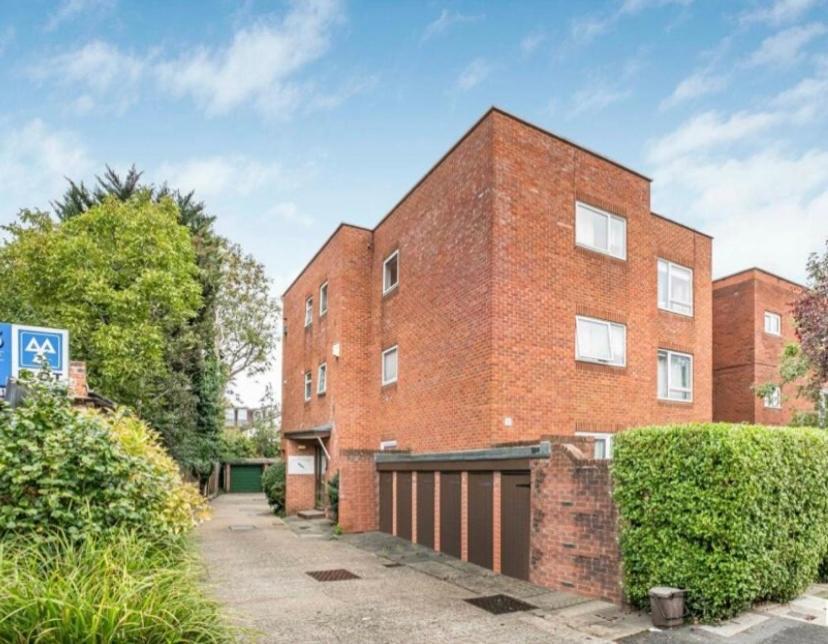 Centre Court Apartment London