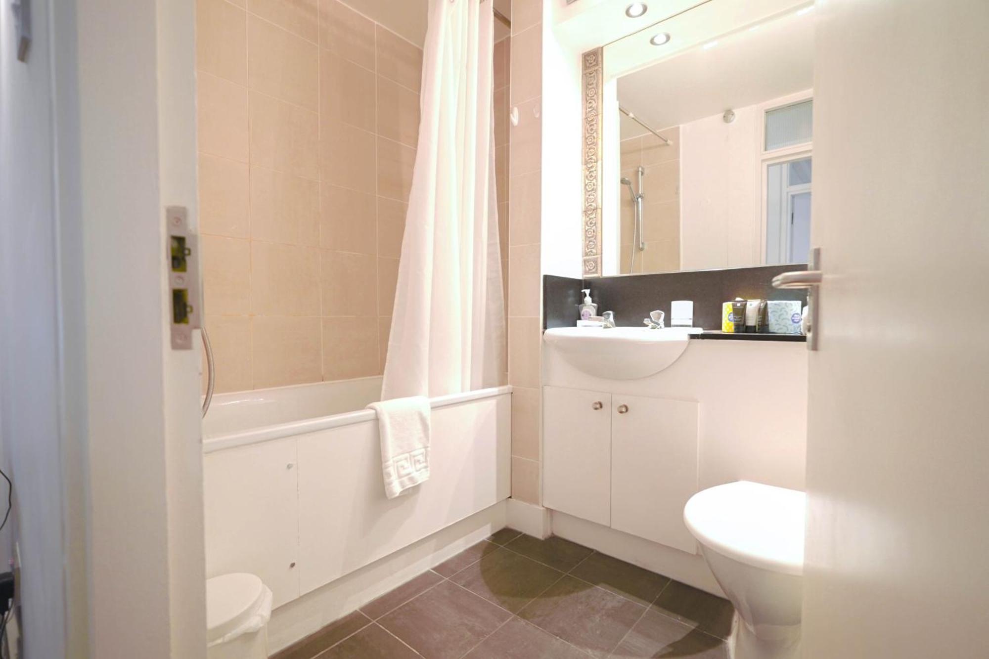 Camden Serviced By Globe Apartment