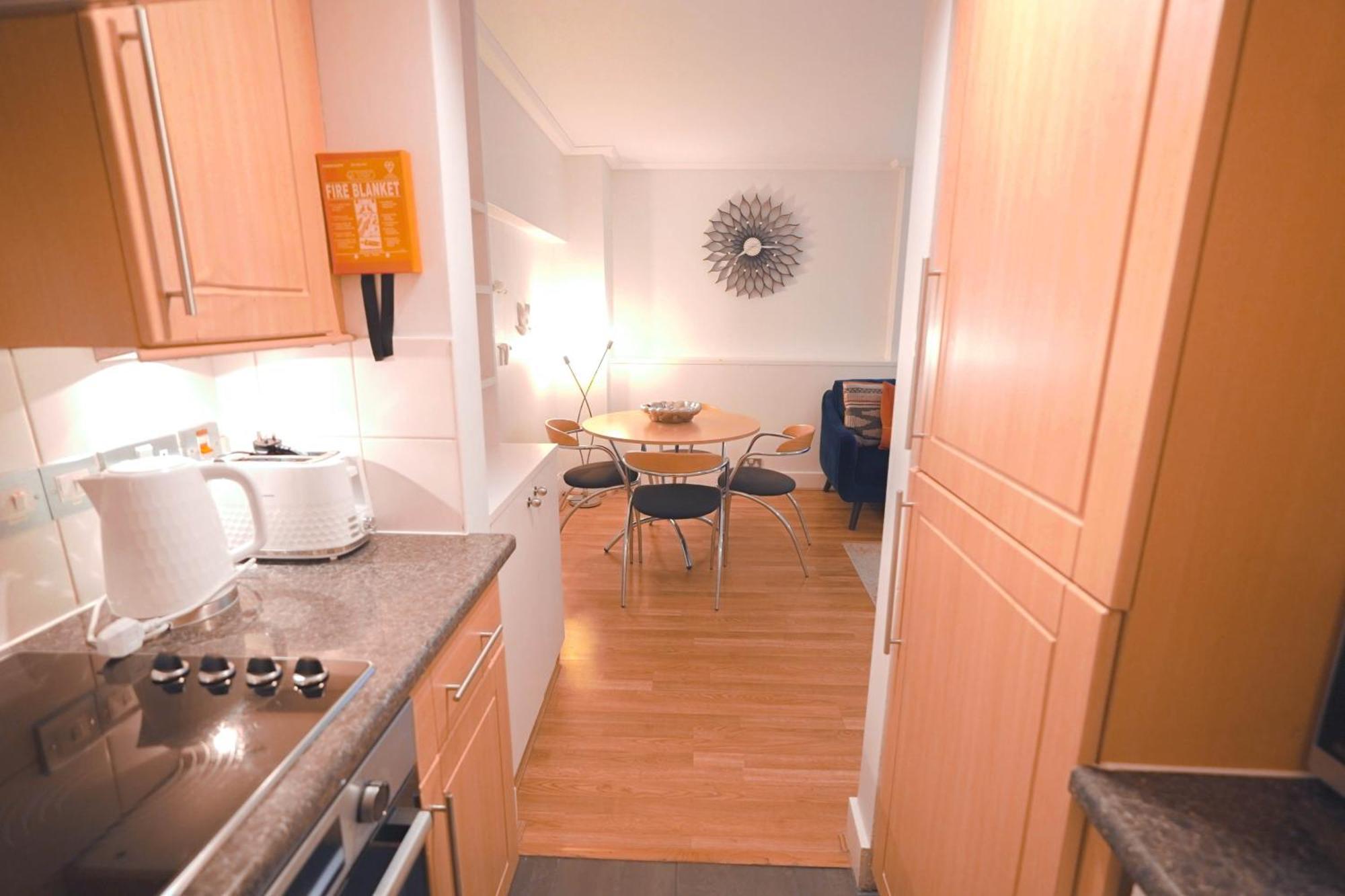 Camden Serviced By Globe Apartment