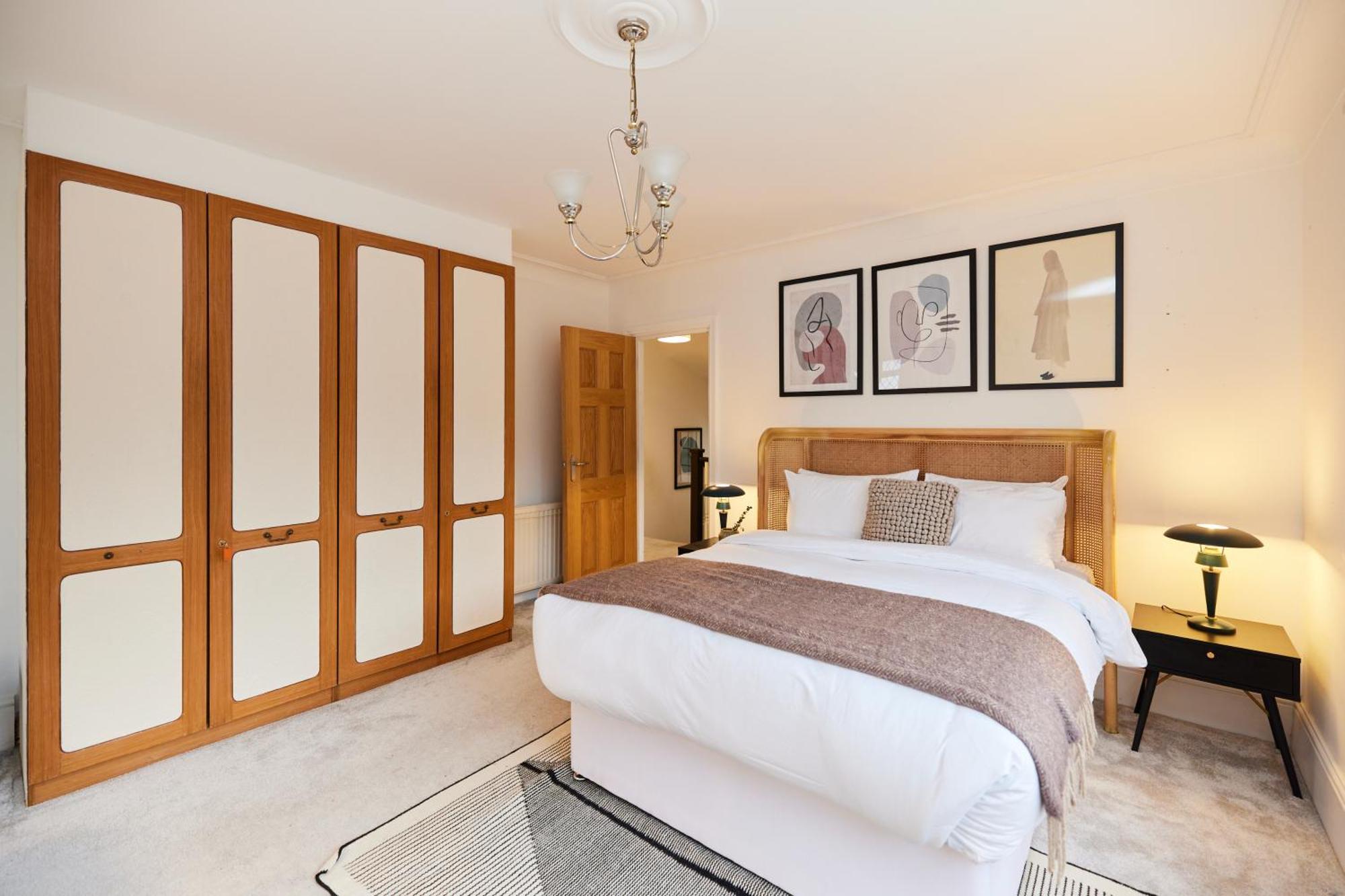 The Redbridge Sanctuary - Spacious 3bdr House With Garden Apartment London