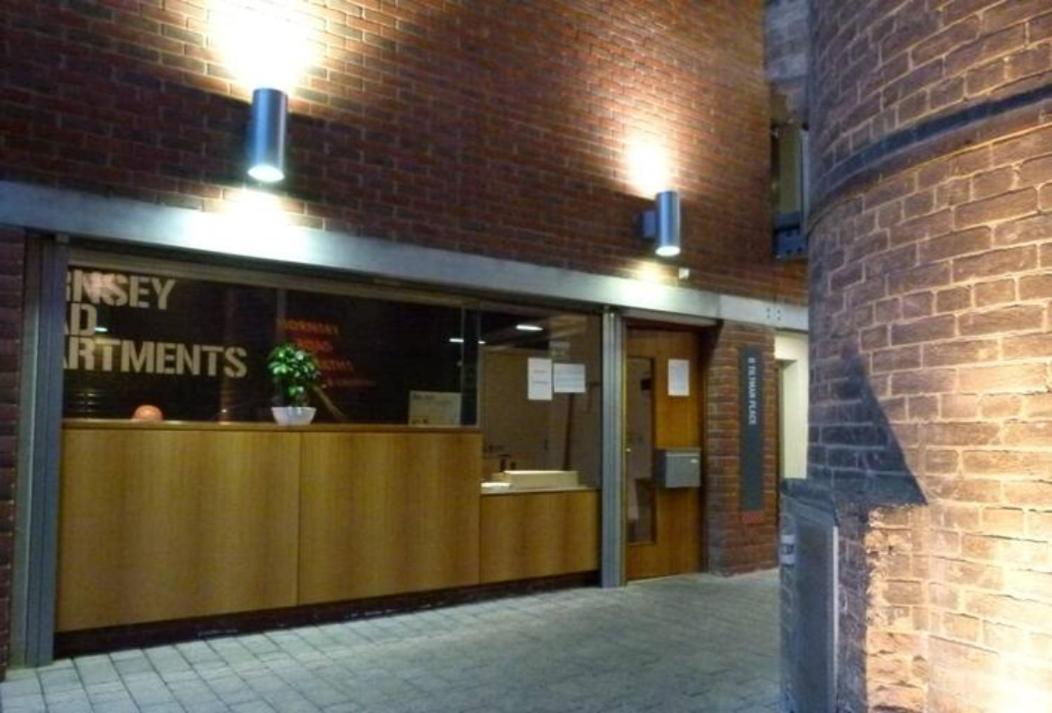 Bright & Spacious Double Bedroom With Ensuite And Concierge! Paid Parking Available Leilighet *
