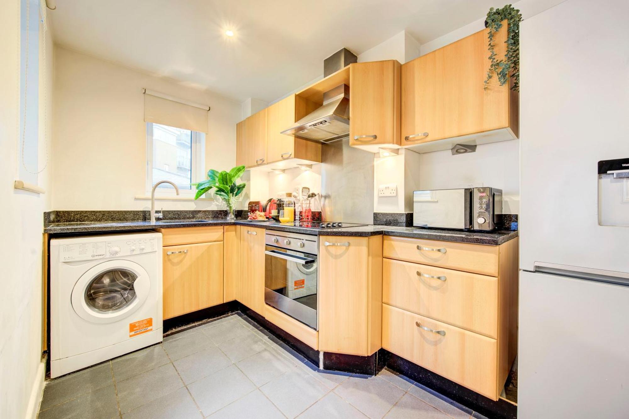 2-bed 2-bath Tower Bridge Gem, Sleeps 8 *