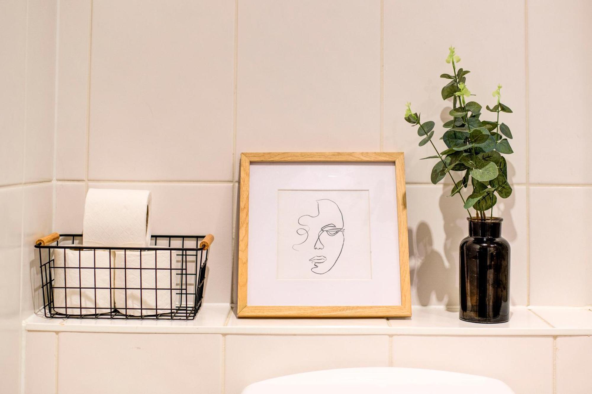 2-bed 2-bath Tower Bridge Gem, Sleeps 8 *