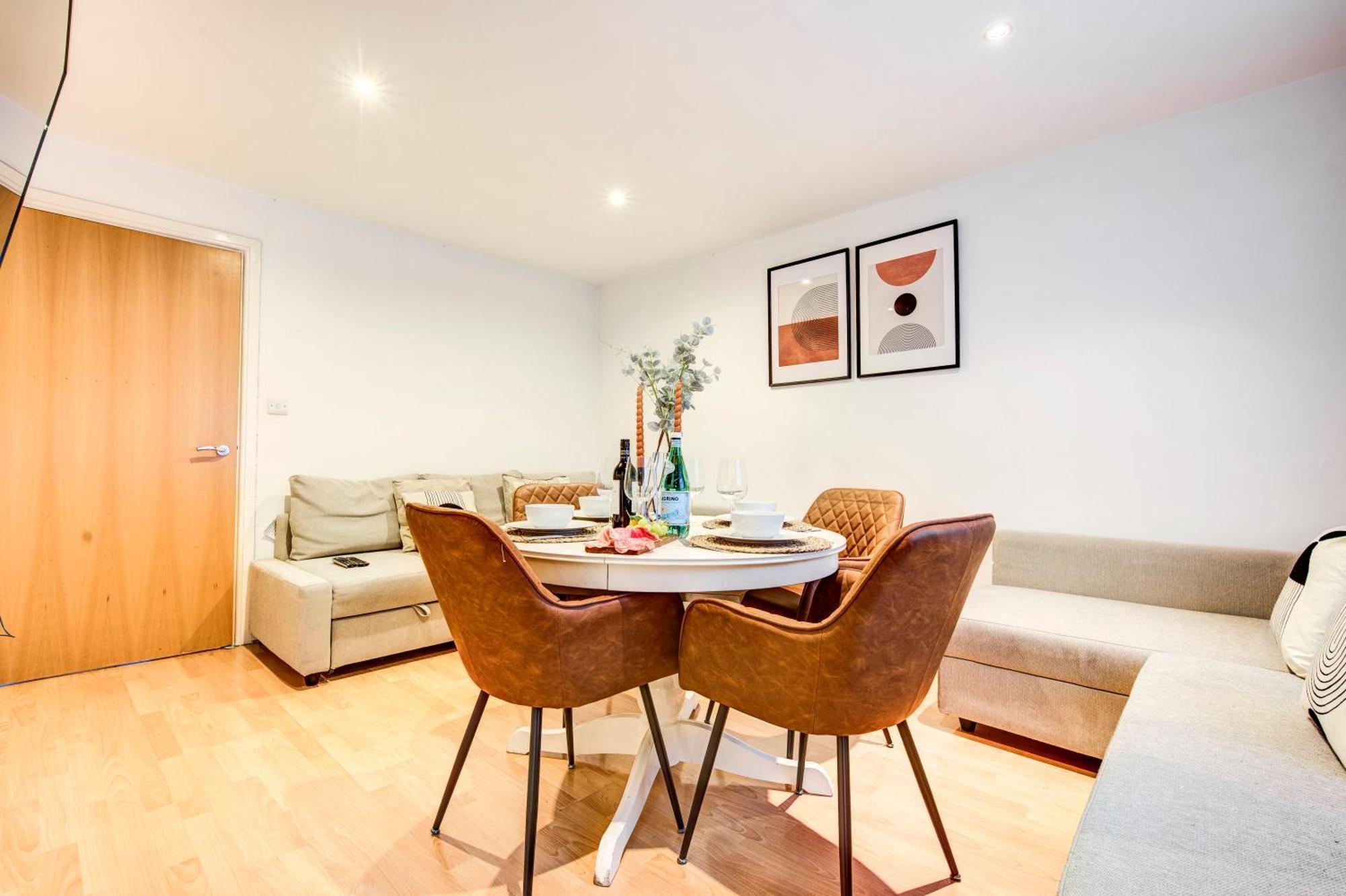 Appartement 2-bed 2-bath Tower Bridge Gem, Sleeps 8 Londen