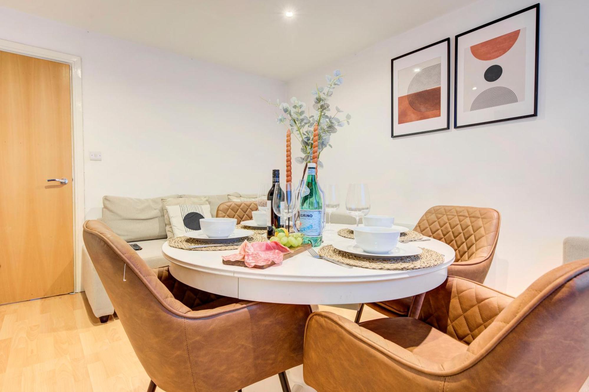 Appartement 2-bed 2-bath Tower Bridge Gem, Sleeps 8 Londen