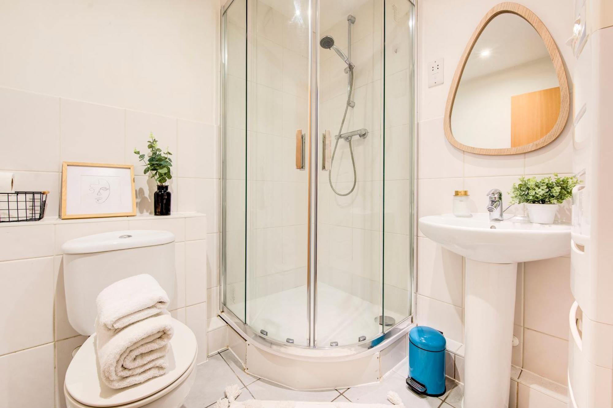2-bed 2-bath Tower Bridge Gem, Sleeps 8 Appartement *