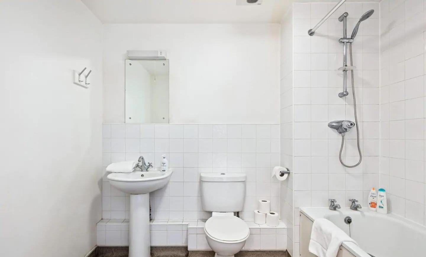 Bright & Immense 2 Bdr Flat Near Excel Center Londen