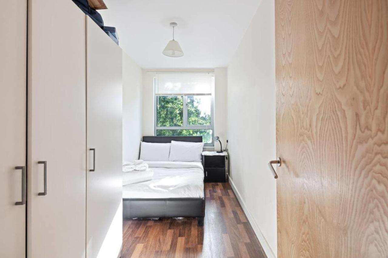 Appartement Bright & Immense 2 Bdr Flat Near Excel Center Londen