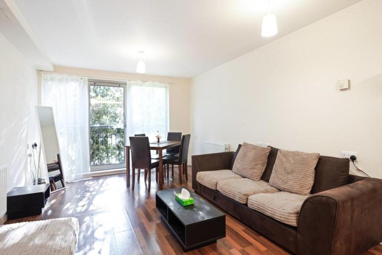 Appartement Bright & Immense 2 Bdr Flat Near Excel Center Londen