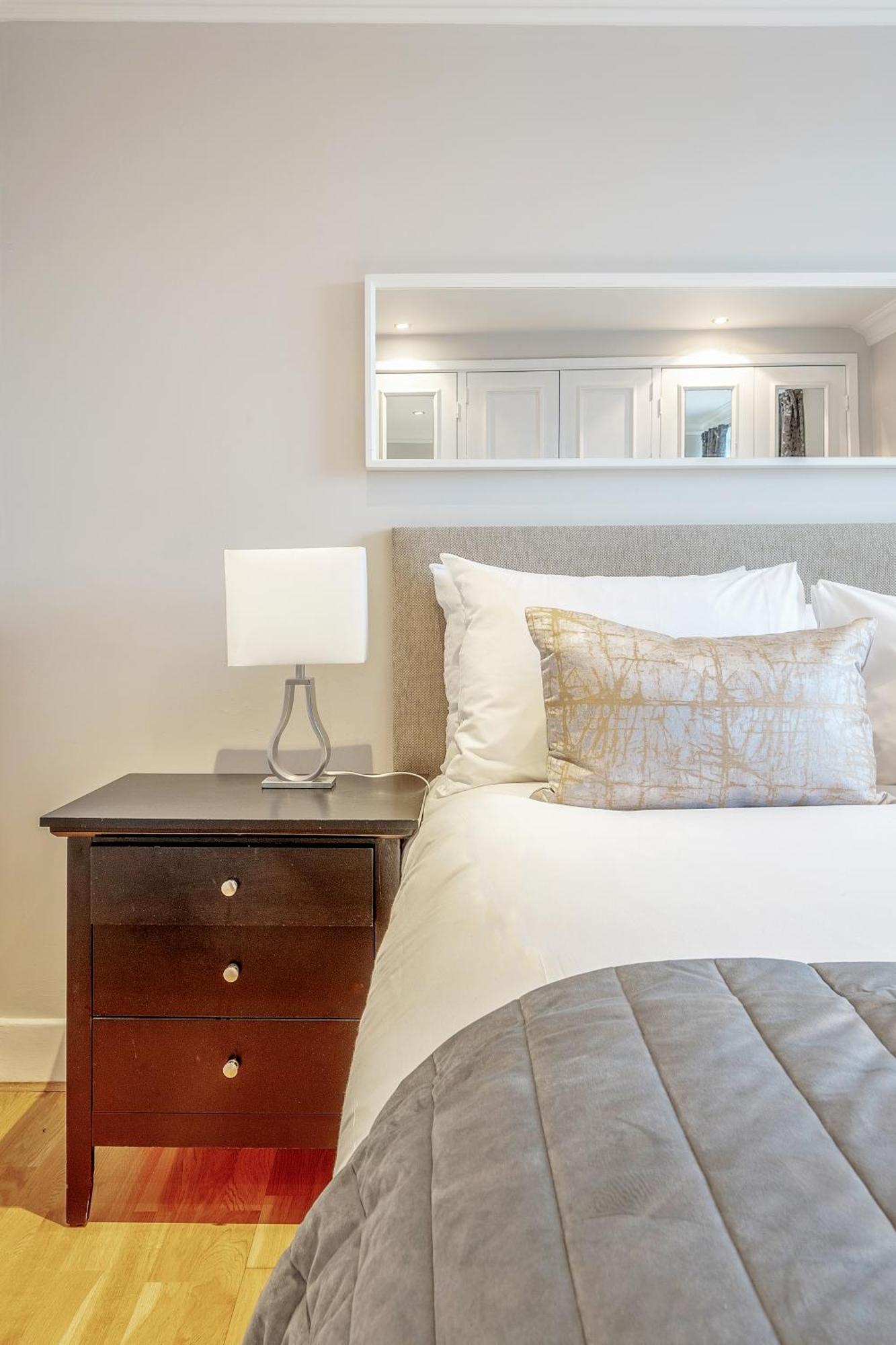 Stunning Flat On King's Road, Chelsea With Balcony Londen