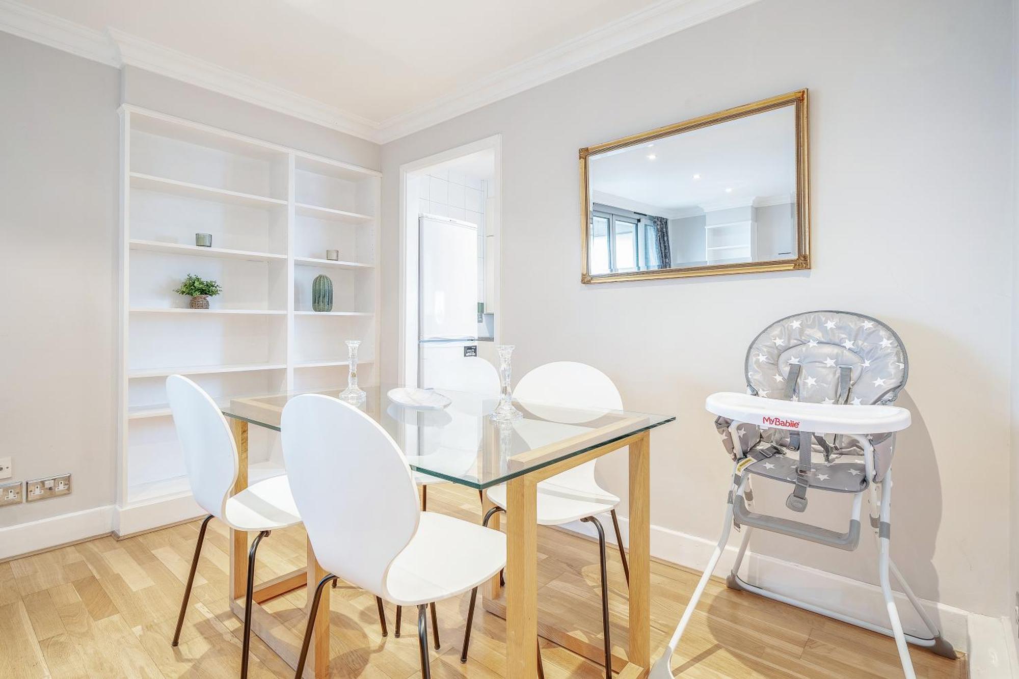Stunning Flat On King's Road, Chelsea With Balcony Appartement Londen