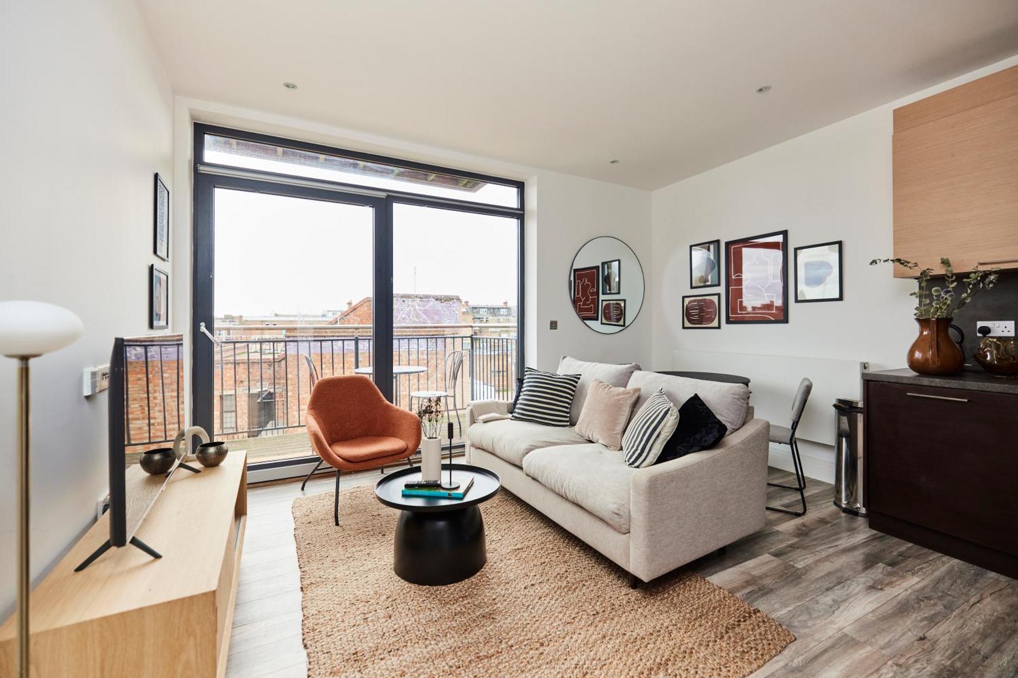 The Wembley Crib - Lovely 1bdr Flat With Balcony
