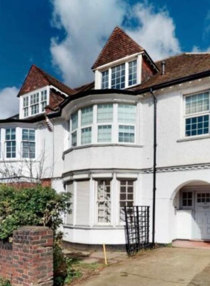 Spacious & Charming Garden Flat -zone 2- Great For Access Apartment *