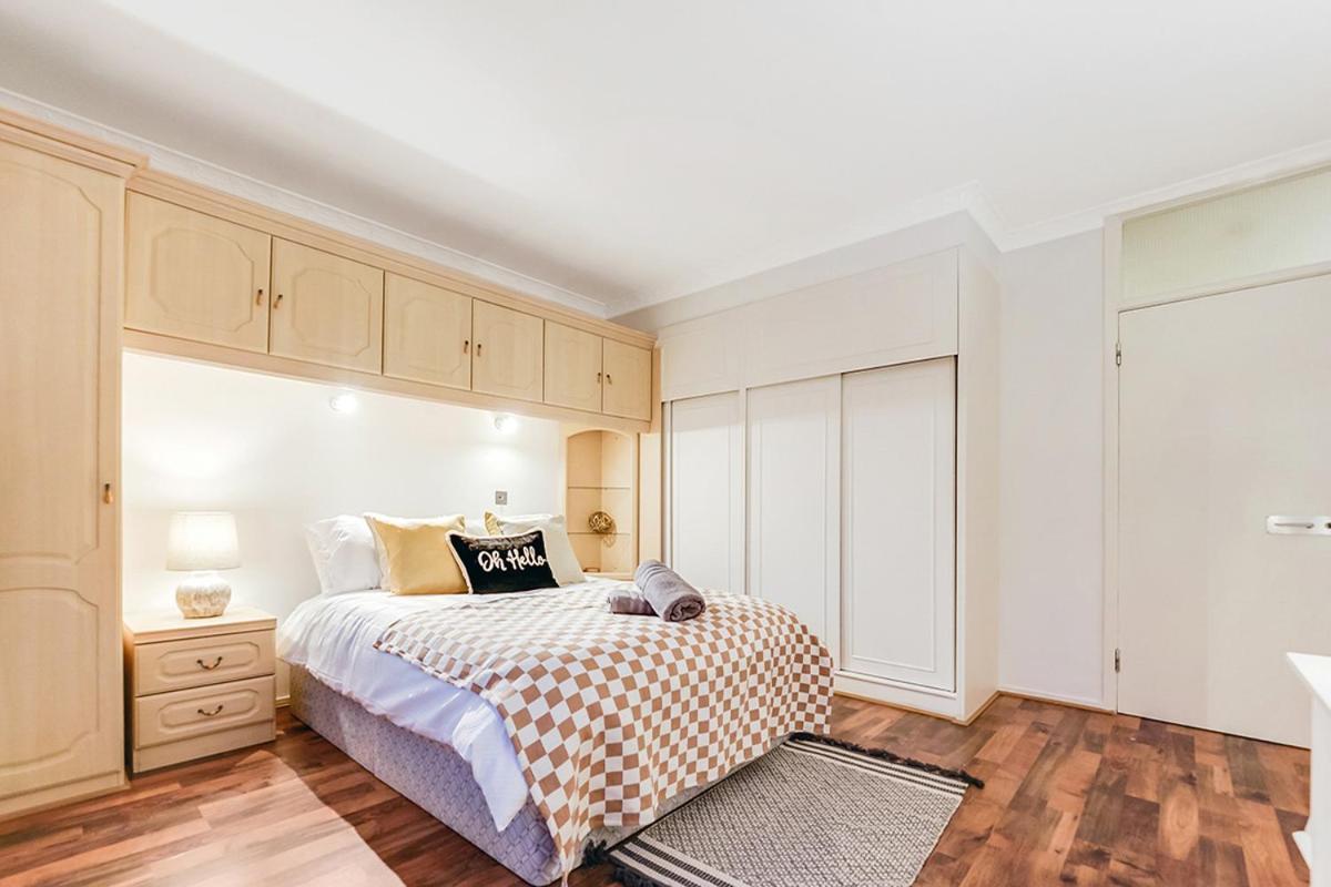 Spacious 1 Bed Next To Baker St Apartment London