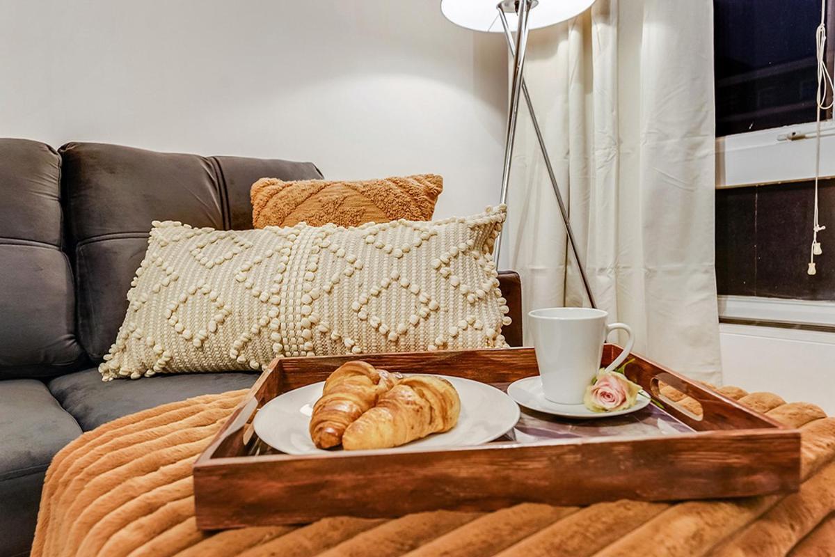 Spacious 1 Bed Next To Baker St Apartment