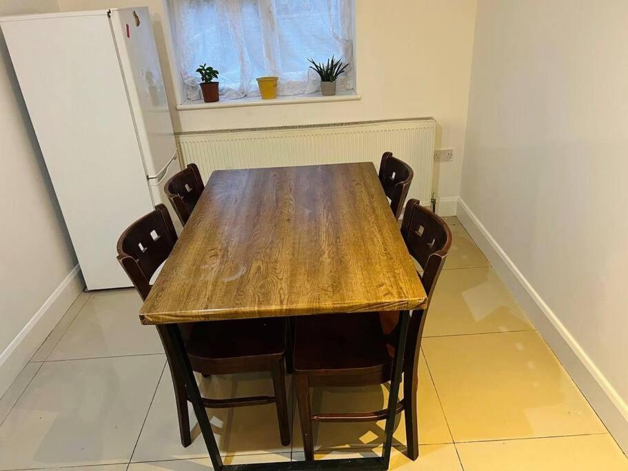 Appartement Room In Wembley Londen