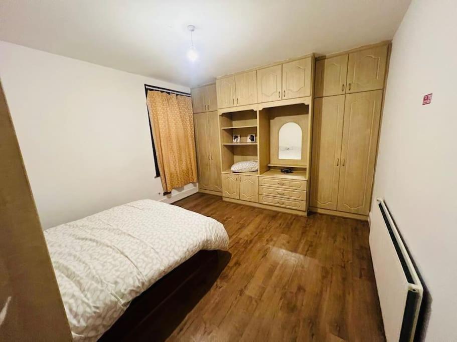 Room In Wembley Appartement *