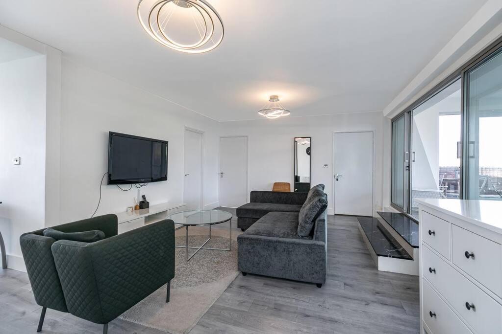 Superb Penthouse With 2 Bathrooms And Roof Terrace Apartment