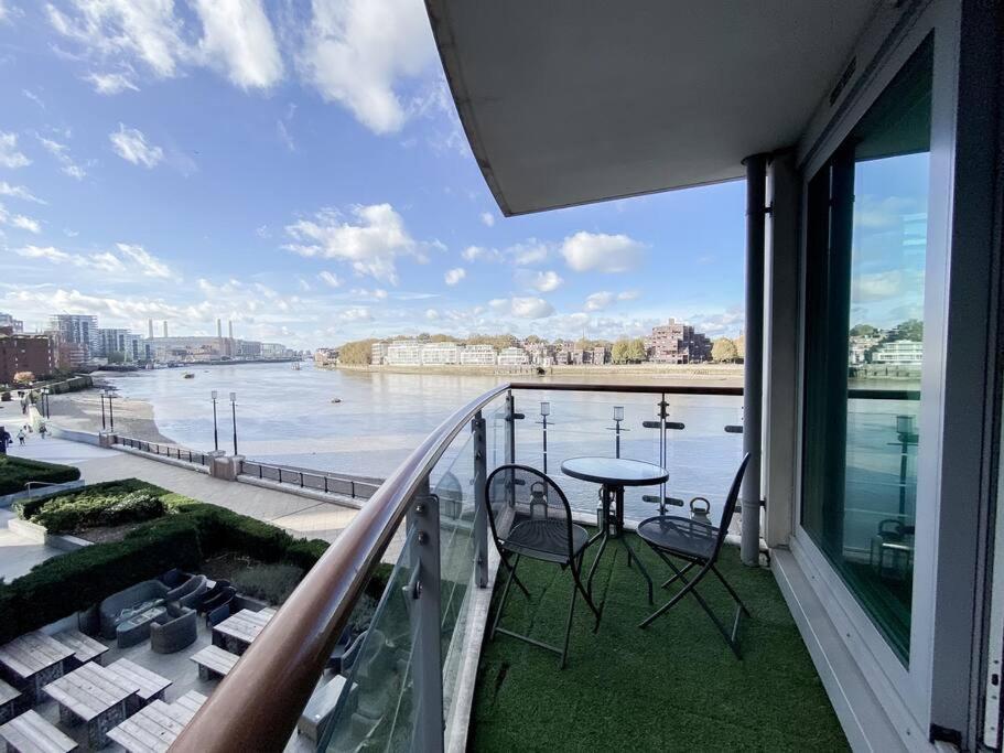 Luxury Riverside Retreat With Stunning Views Apartment *