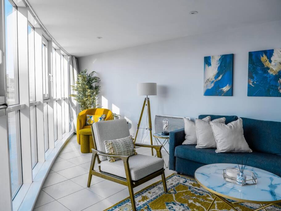 Apartment Luxury Riverside Retreat With Stunning Views *