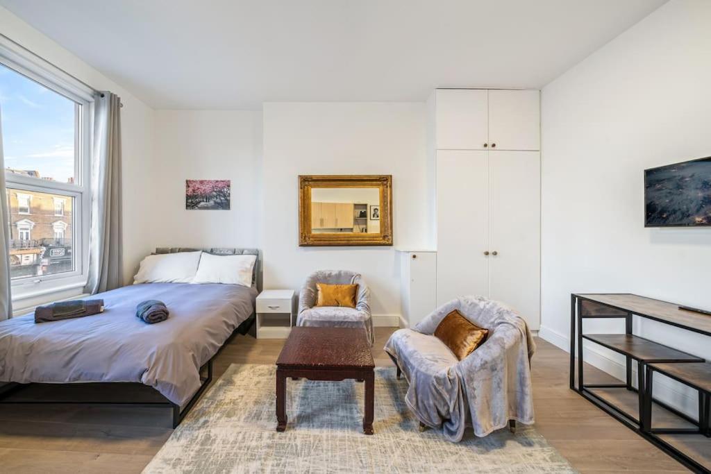 Cosy Urban Retreat Nr Apartment London