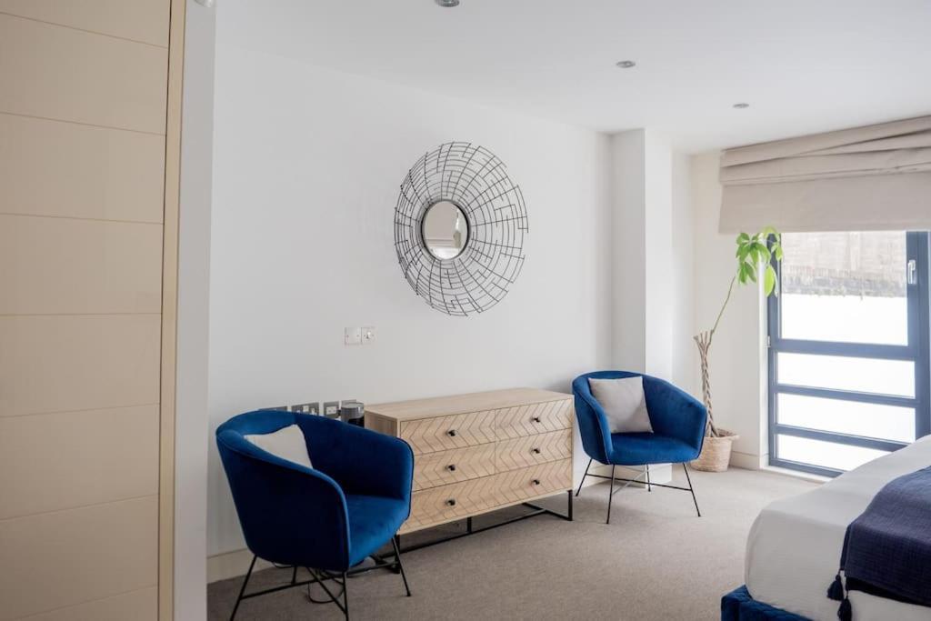 Spectacular Mews House In Holland Park *