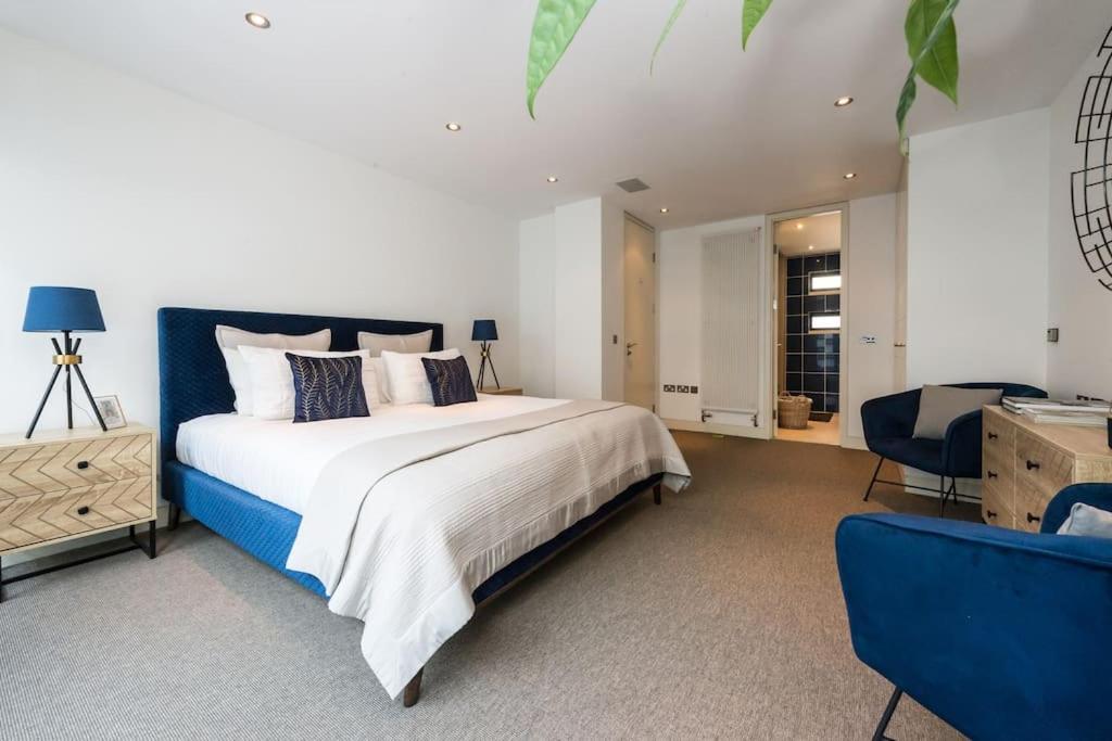 Spectacular Mews House In Holland Park Apartment *