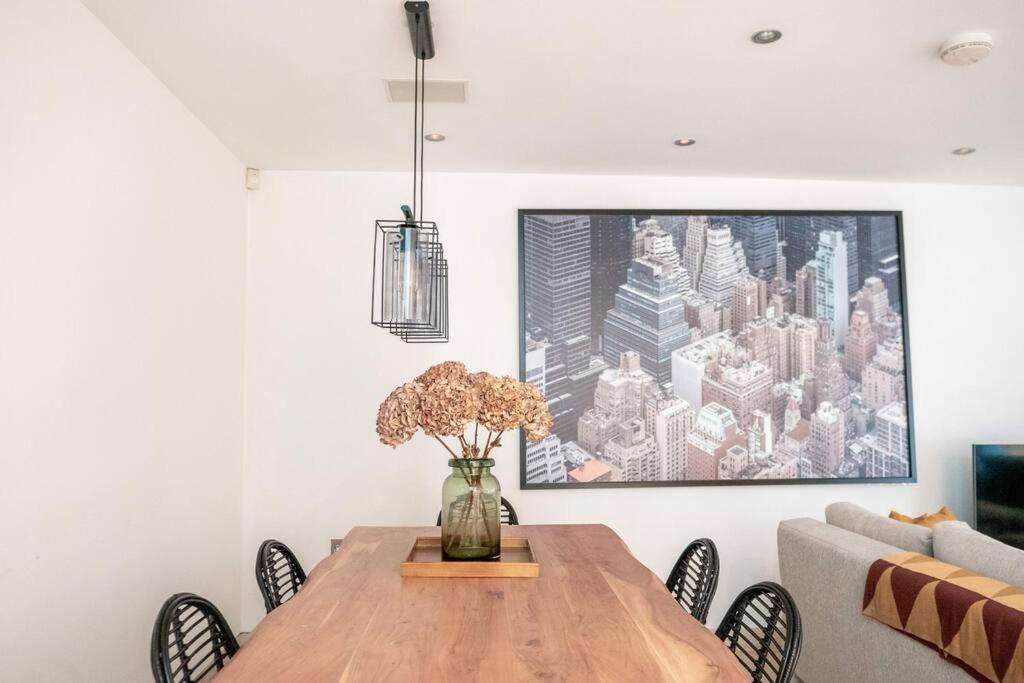 Spectacular Mews House In Holland Park Apartment London