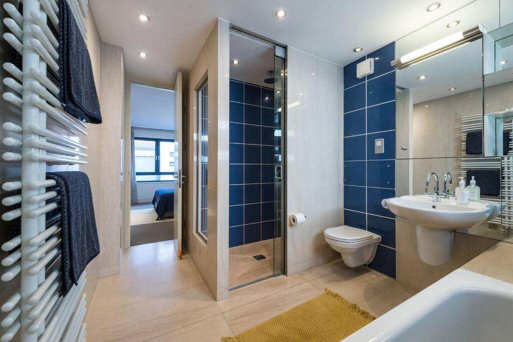 Spectacular Mews House In Holland Park London