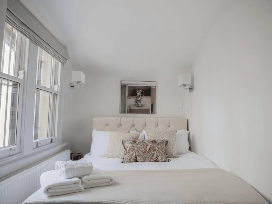 Super Spacious 3 Bedroom And 3 Bathroom Apartment London