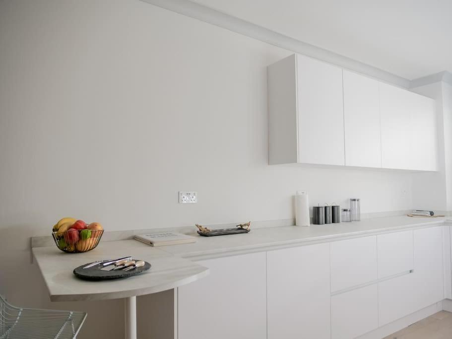 Super Spacious 3 Bedroom And 3 Bathroom * London