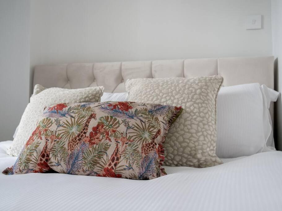 Super Spacious 3 Bedroom And 3 Bathroom Apartment London