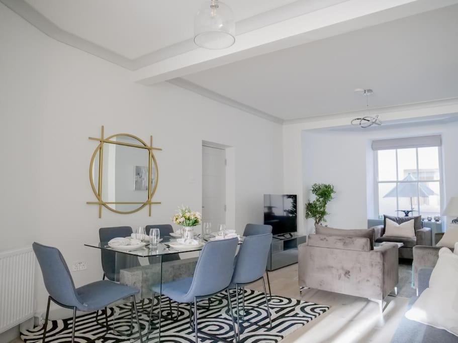 Super Spacious 3 Bedroom And 3 Bathroom Apartment London