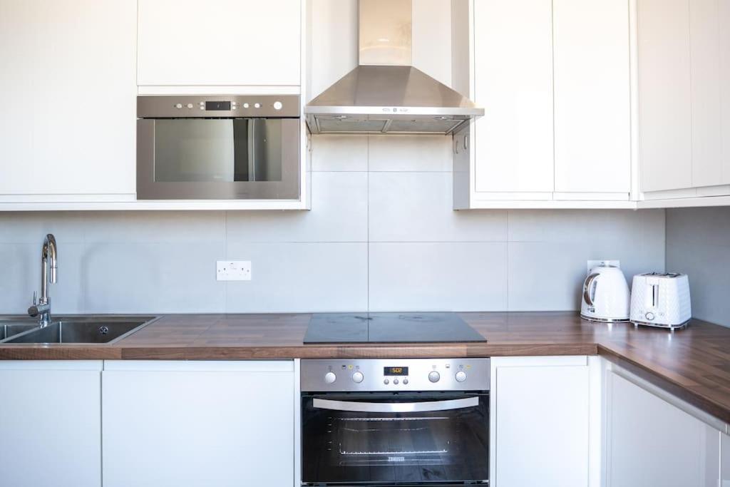 Stunning Views Modern Decor Flat In Kensington Leilighet *
