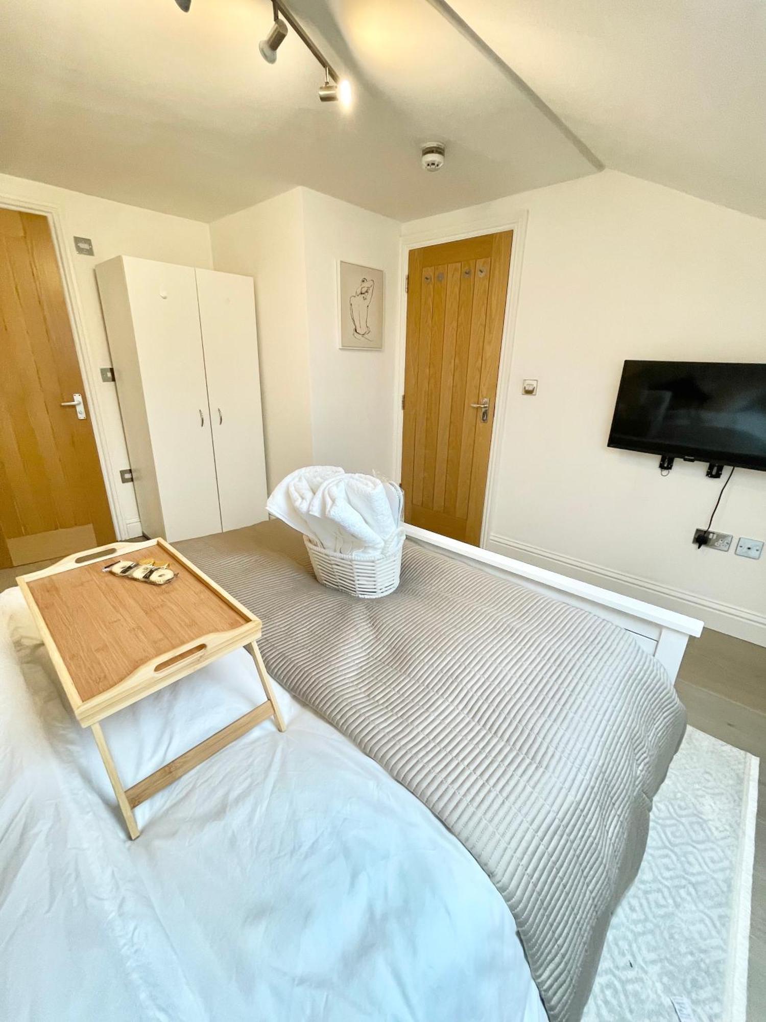 Guest house Luxury En-suite Double Bedroom Stratford E15 London