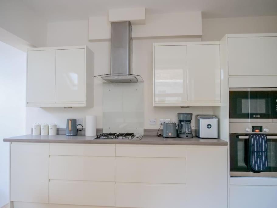 Charming Oasis With Garden Leilighet London