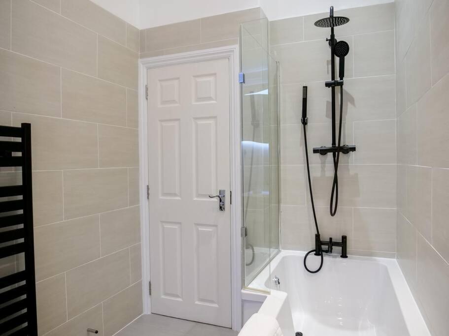 Leilighet Charming Oasis With Garden London